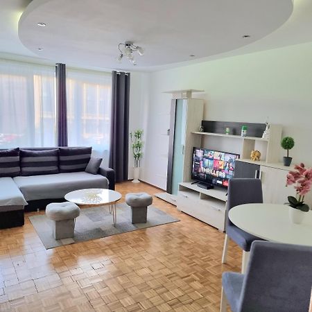 Chic Comfort 1Bdr With Landmark View - Concerthall 부쿠레슈티 외부 사진
